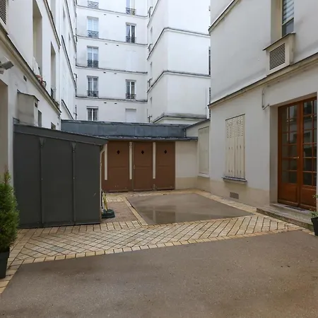 Cocoon Of In Paris